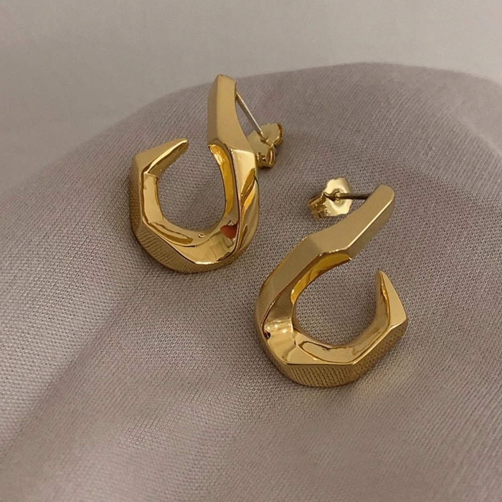 18K Gold Plated Asymmetrical Chunky Earrings ⚜️